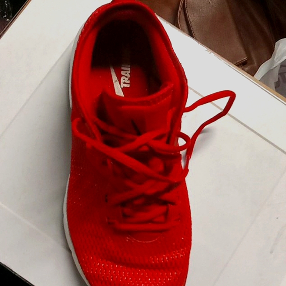 Nike air max typha  mens size 8 red black and white